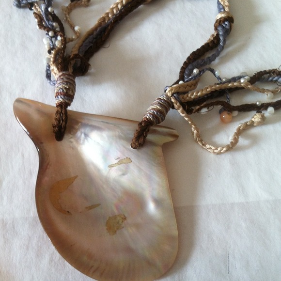 Shell necklace - Picture 3 of 3