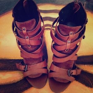 Leather Strap / Suede Heels