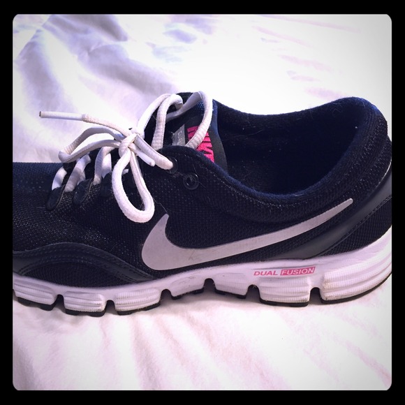 Nike Dual Fusion Size 9