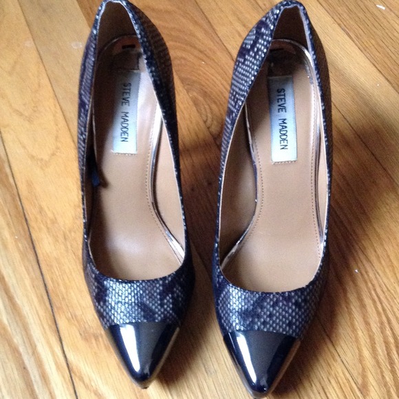 Steve Madden snake print