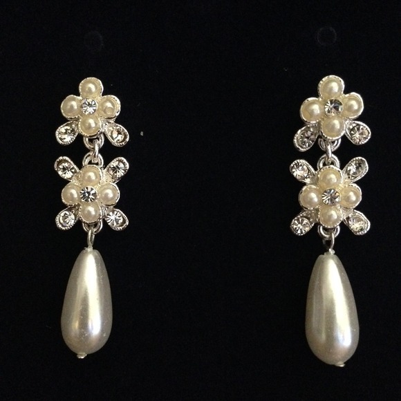 Lucky Collections Jewelry - Pearl Drop Earrings