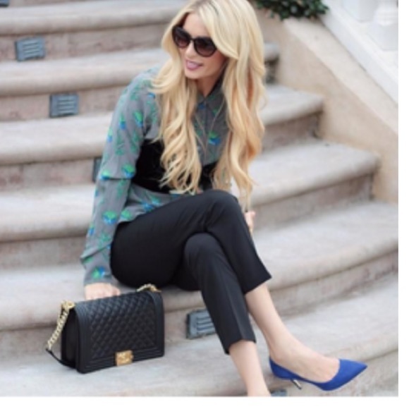 brett equipment blouse. - Picture 3 of 3