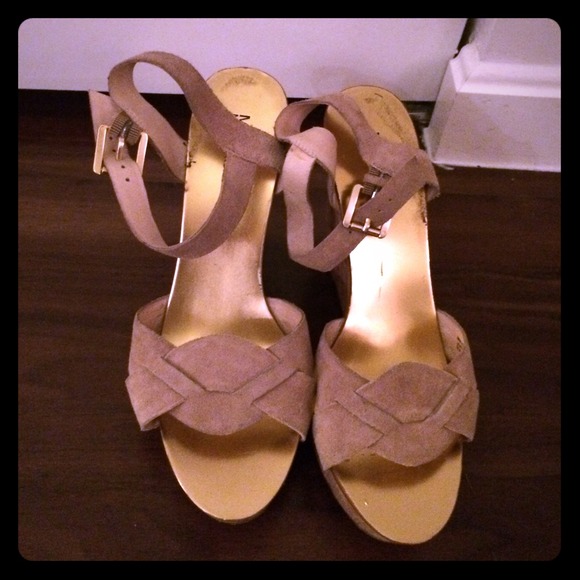 Michael Kora Suede Wedge, size 10