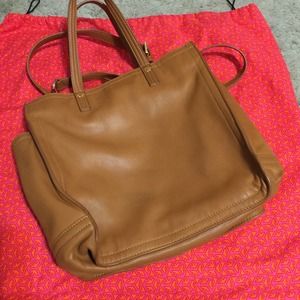 Authentic Tory Burch Tote!!! In great condition!!