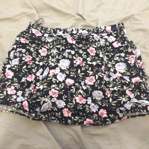 H&M Divided Mini Floral Skirt