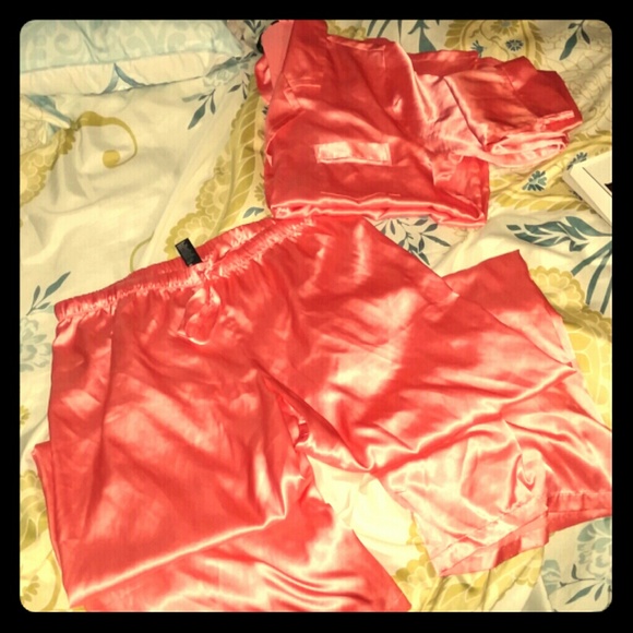 VS peachy pink 2pc Satin sleep set