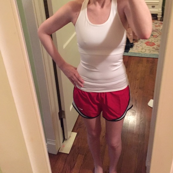 White Nike Fit Workout Exercise Top - Picture 1 of 3
