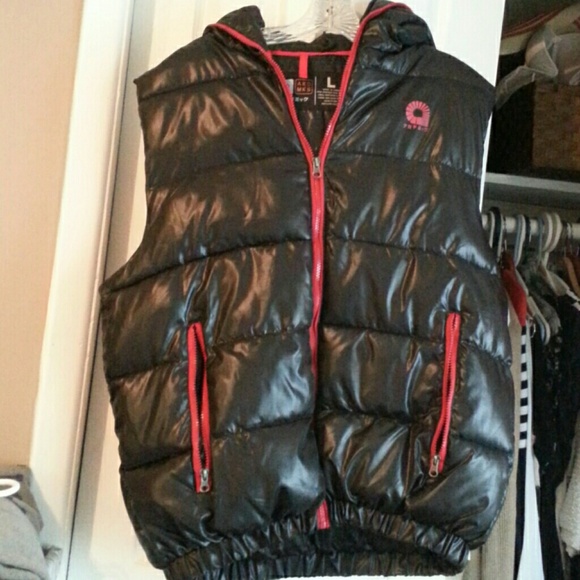 Men's black puffy vest