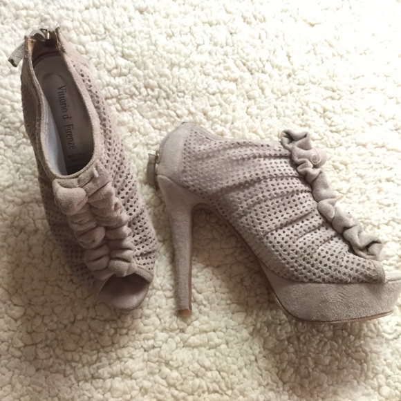 Beige heels - Picture 2 of 4