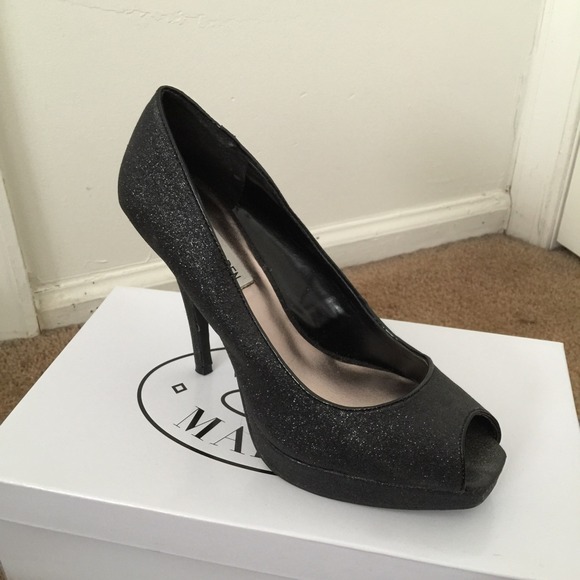 Pumps - Picture 2 of 4