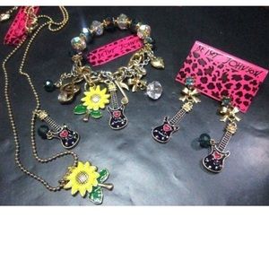 From Gina's closet to you set  of necklace