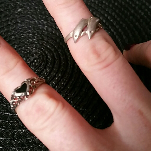 🐬♠️🐬2-4-1 SILVER RING SET: Heart & Dolphin Rings - Picture 3 of 4