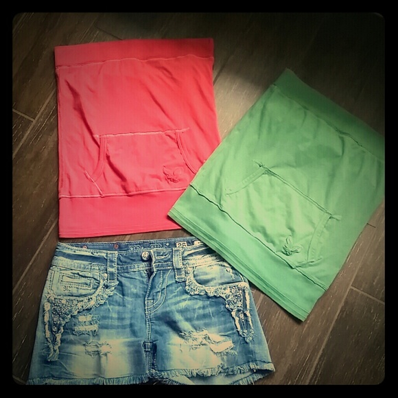 2 tube tops with front pockets! Size Medium