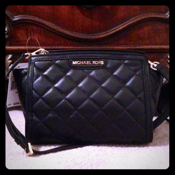 Michael Kors Handbags - ✨Authentic MichaelKors Selma Quilted Messenger Bag