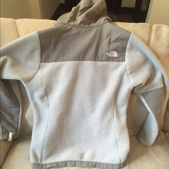 North face Women's Denali Hoodie in Grey - Picture 3 of 4