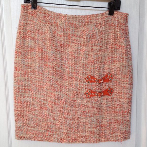 19 inch wool skirt with 2 leather buckles.