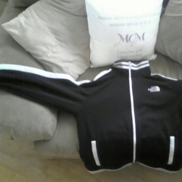 Black and white North Face - Picture 2 of 4