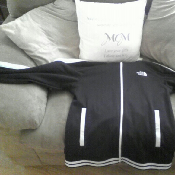 Black and white North Face - Picture 3 of 4