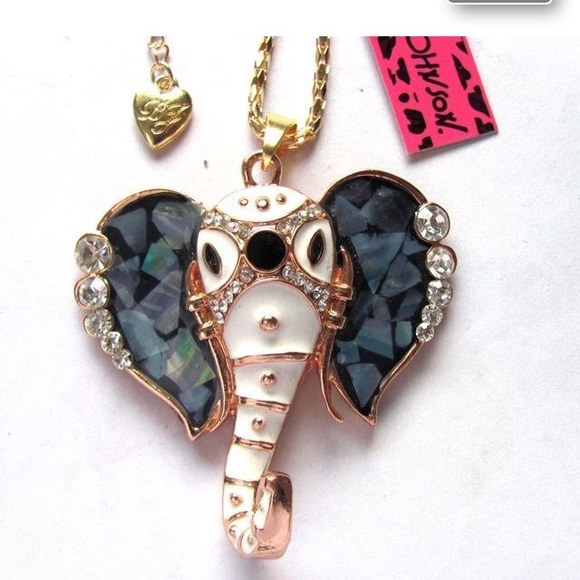 Gina's ClosetElephant pendant Necklace - Picture 1 of 3