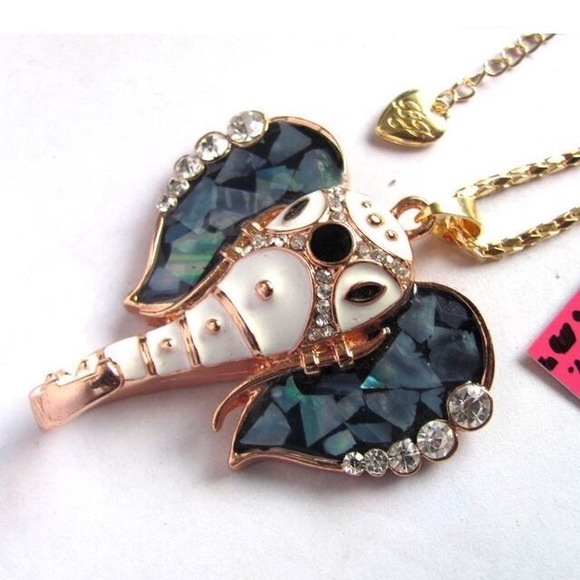 Gina's ClosetElephant pendant Necklace - Picture 3 of 3