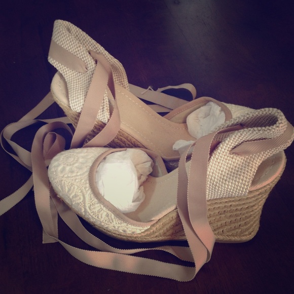 🌟 SALE! White lace, ribbon ties platform shoes