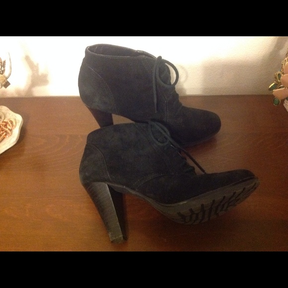 Black suede leather bootie