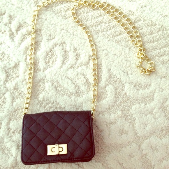 Quilted black mini chainlink bag