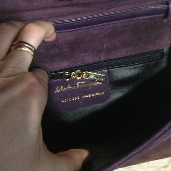 FERRAGAMO Vintage purple clutch. - Picture 3 of 4