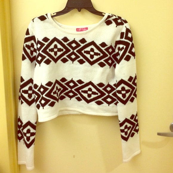Body Central Sweaters - LARGE Aztec design Body Central crop sweater ☺️😍