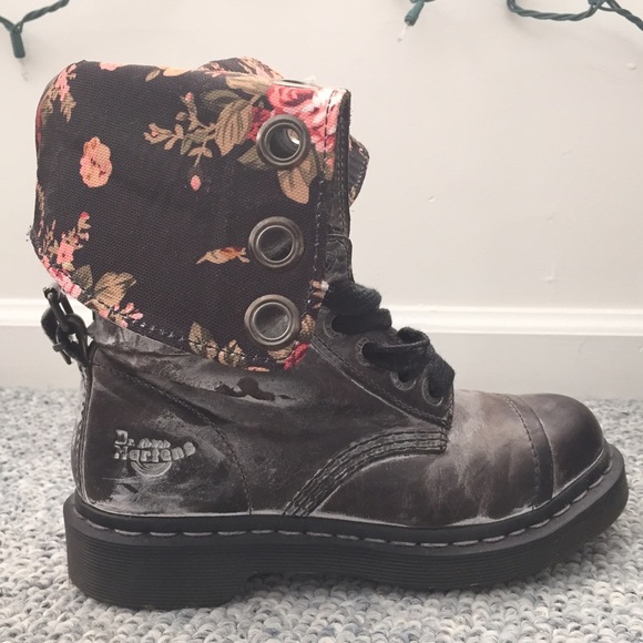 Dr Martens Triumph 1914 Black Leather Floral Boots