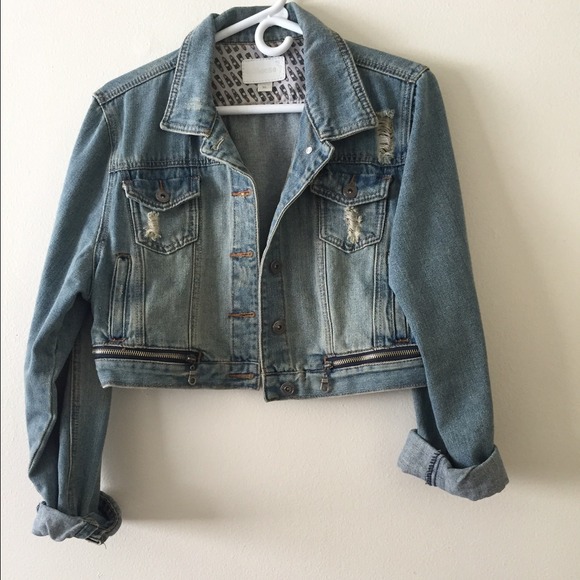 Cropped denim jacket