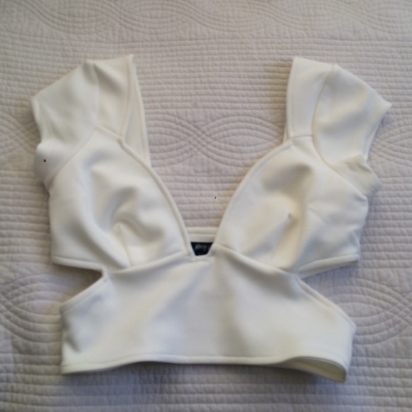 ⛔️sold In bundle⛔️Crop top - Picture 3 of 4