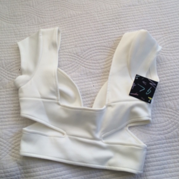 ⛔️sold In bundle⛔️Crop top - Picture 4 of 4