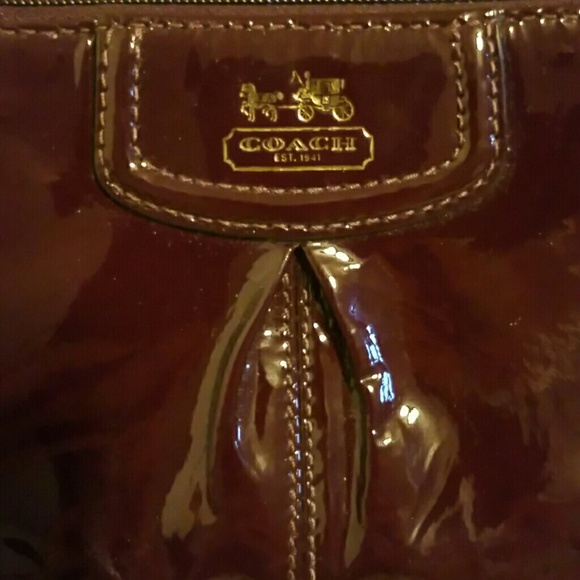 💯 COACH WRISTLET, Merlot Patent Leather (NWOT) - Picture 3 of 4