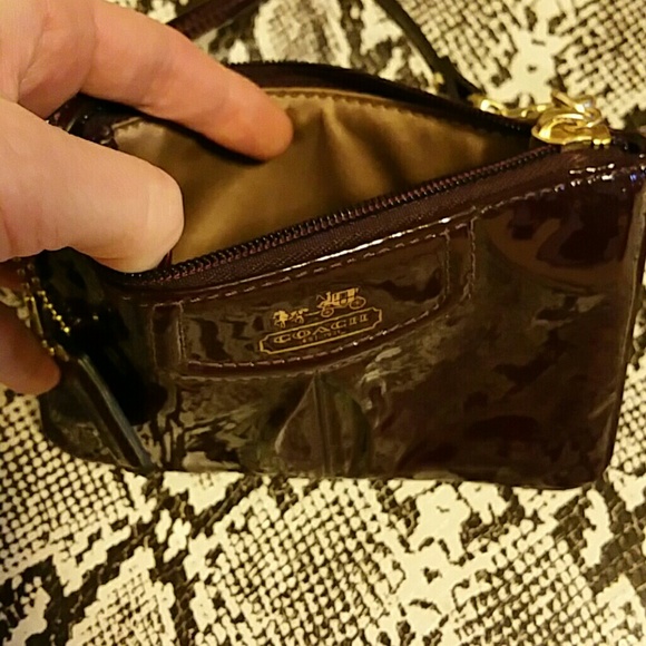 💯 COACH WRISTLET, Merlot Patent Leather (NWOT) - Picture 4 of 4