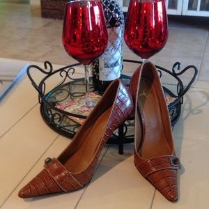 Joey Crocodile embossed Pumps