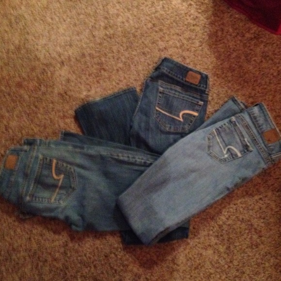 Like new 3 pair American Eagle size 2long jeans
