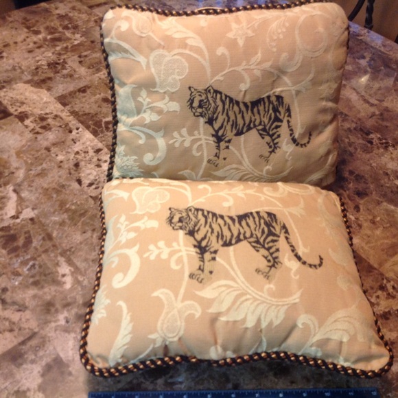 TIGER PILLOWS