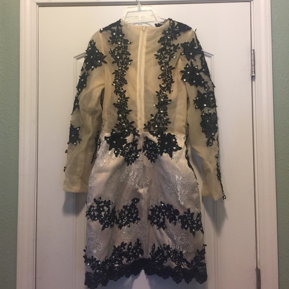 Lace black and nude bodycon dress - Picture 3 of 3