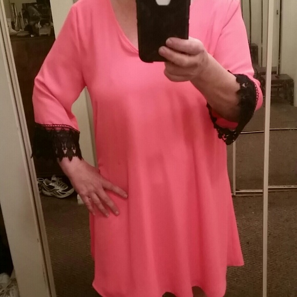 BEAUTIFUL BRIGHT PINK SHIFT DRESS - Picture 3 of 3