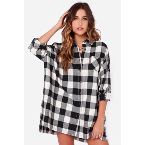 ✖️SOLD✖️Oversized Black & Ivory Plaid Shirt Dress - Picture 2 of 4