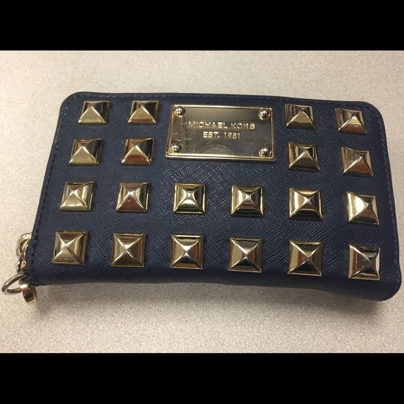 Michael Kors Clutches & Wallets - Michael Kors Tech Wallet