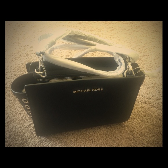 Michael kors selma crossbody bag