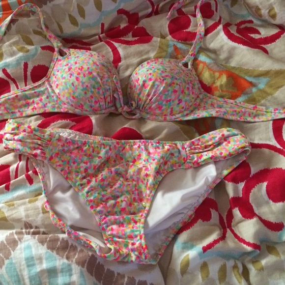 Victoria's Secret Gorgeous Push Up Swimsuit 34a