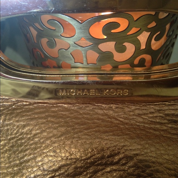 🎉FINAL&FIRM🎉Michael Kors Bronze Leather Clutch - Picture 2 of 4