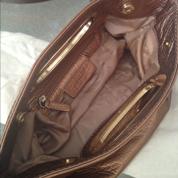 🎉FINAL&FIRM🎉Michael Kors Bronze Leather Clutch - Picture 3 of 4