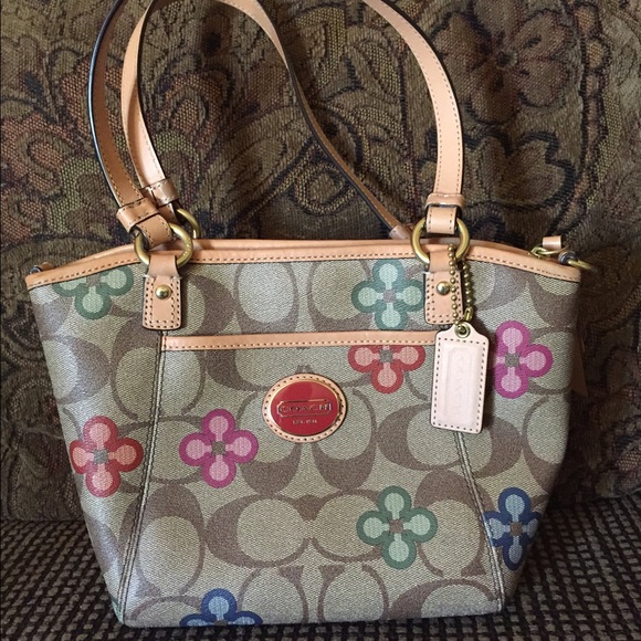 Authentic Classic Coach purse that's so darn cute.