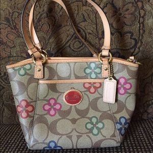 Authentic Classic Coach purse that's so darn cute.