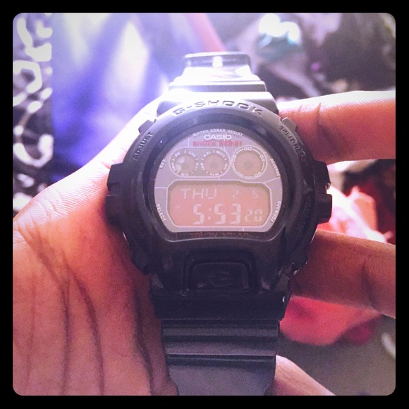 Casio G-Shock watch w/brand new solar battery.
