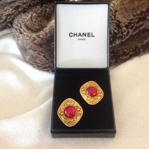 🎉HP🎉Authentic Rare Chanel Vintage Gold Earrings